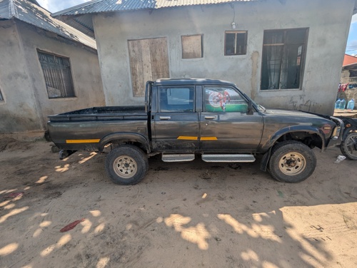 HILUX PICKUP DOUBLE CABIN