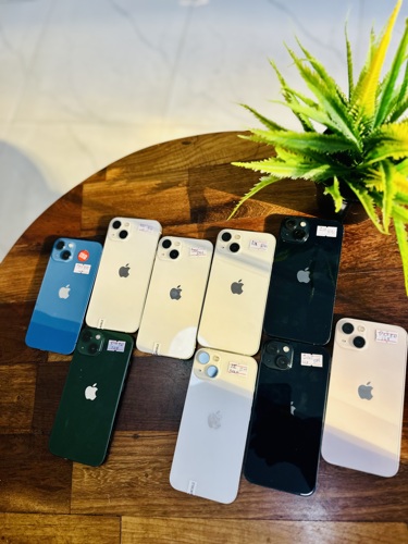 iPhone 13 plain