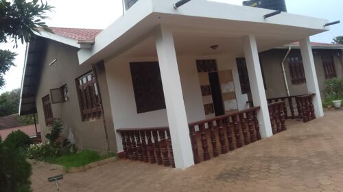 4BEDROOM HOUSE FOR RENT 