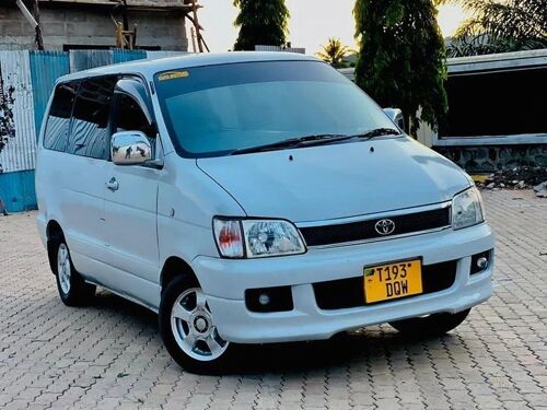 Toyota Noah Sr40