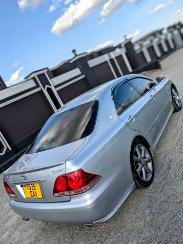 Toyota crown ipo mwanza.