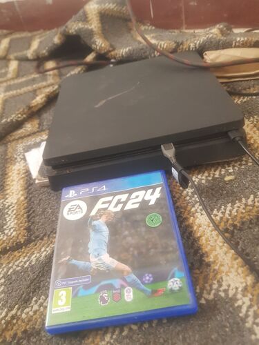 PS4 SLIM WITH FC24 CD PAD2 OG 