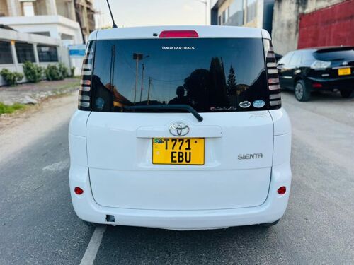 NAUZA TOYOTA SIENTA NZURI 