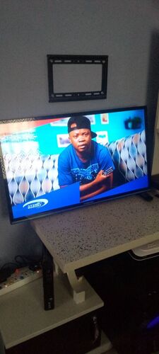 Tv flat screen homebase nch 32