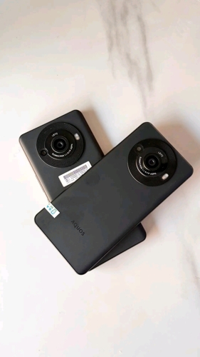 Aquos r8 pro