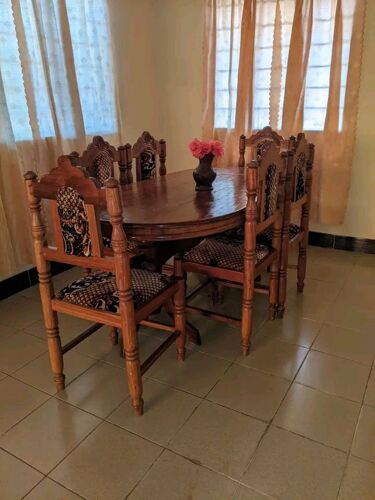 Dinning table vit sita mbao ng