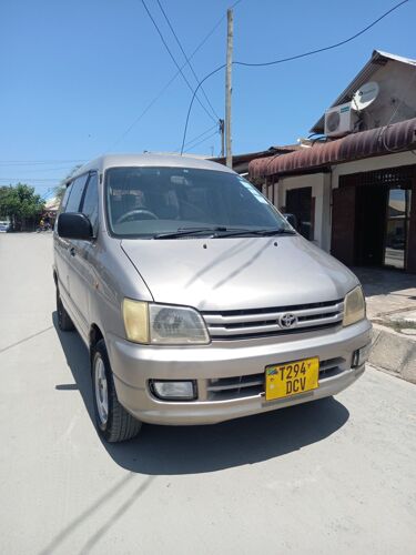 TOYOTA NOAH SR40