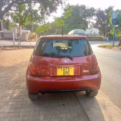 TOYOTA IST