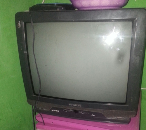 21inch tv hitachi chogo