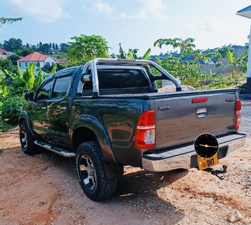 TOYOTA HILUX