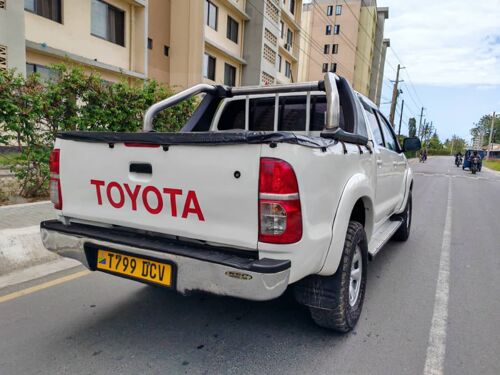 TOYOTA HILUX DOUBLE CABIN 