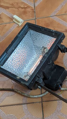 Halogen flood light 