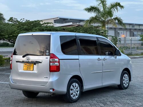 Toyota Noah new modly