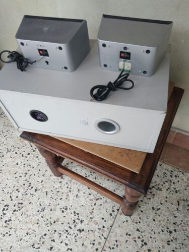 Subwoofer box with tweeter