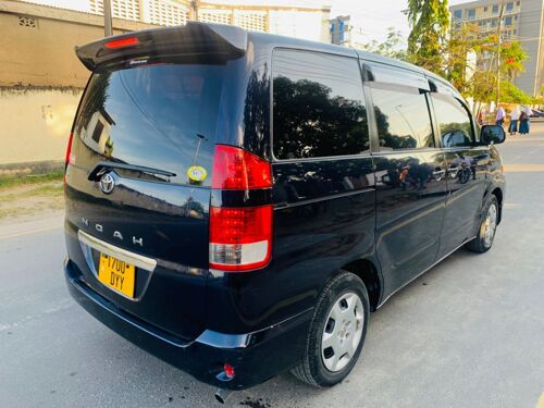 Toyota Noah DYY