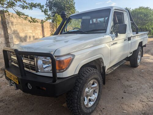 Toyota kruza ipo shinyanga