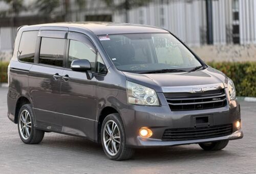 2009 Toyota Noah 