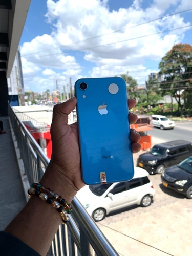 IPHONE XR CLEAN AS NEW