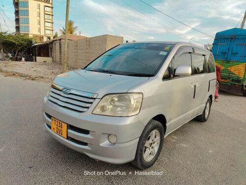 Toyota Noah new