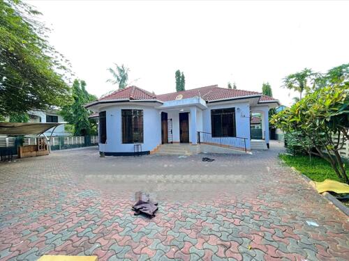 4BEDROOMS HOUSE AT MBEZI BEACH