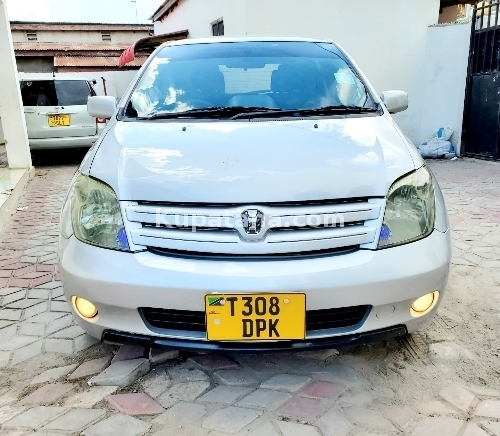 TOYOTA IST