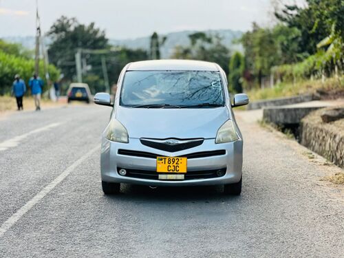 Toyota ractis 