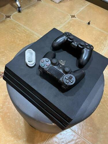 PS4 PRO 1TB COMPLETE 