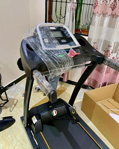 Treadmill (Weight capacity 130kg)