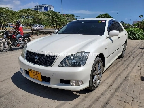 TOYOTA CROWN ATHLETES