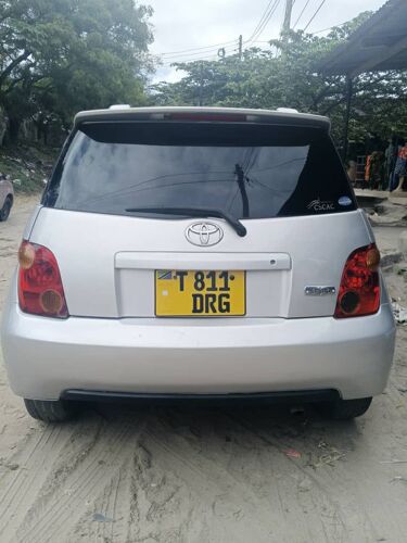 Toyota IST inauzwa 9.8