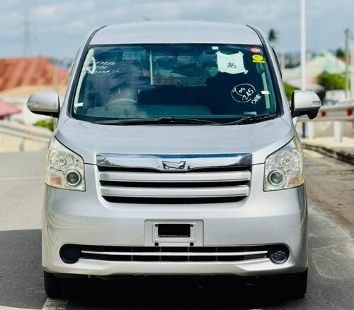 Toyota Noah cash /mkopo 