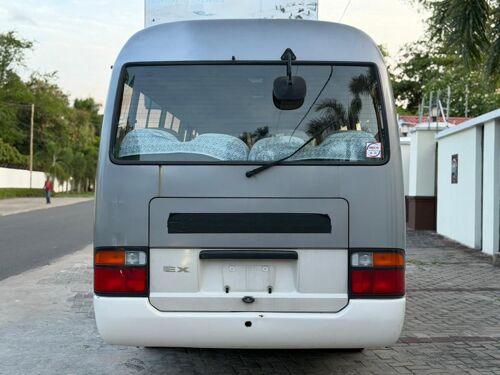 NAUZA TOYOTA COASTER MPYA 