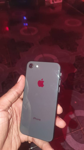 iPhone 8 64gb Bh100