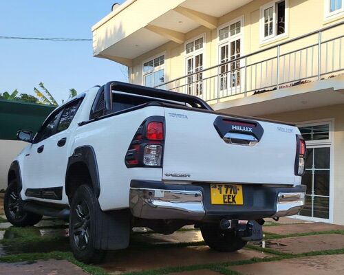 HILUX PICKUP DOUBLE CABIN 