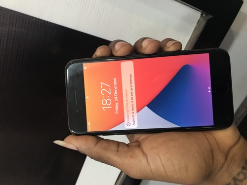 iphone 7plain 32Gb