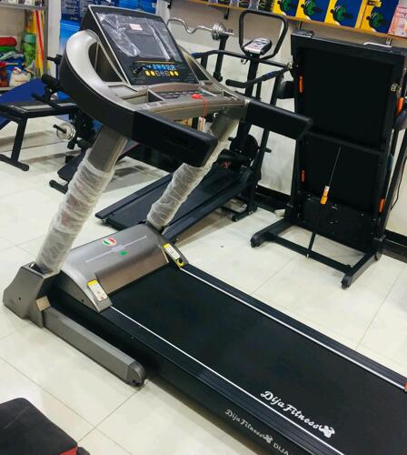 Treadmill  (Weight capacity 140kg)