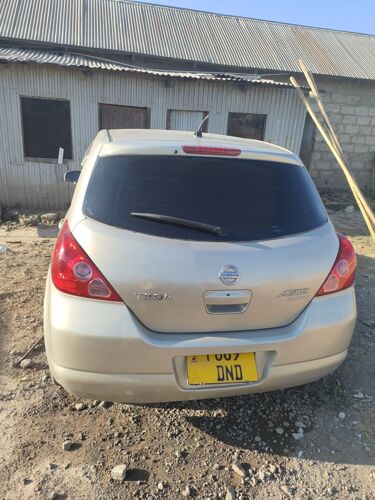 NISSAN TIIDA