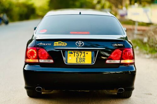 Toyota crown athletes 