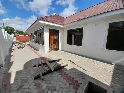 New 3bdrm KINONDONI house for Rent