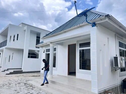 MBEZI BEACH ROOM2 ZAKULALA 