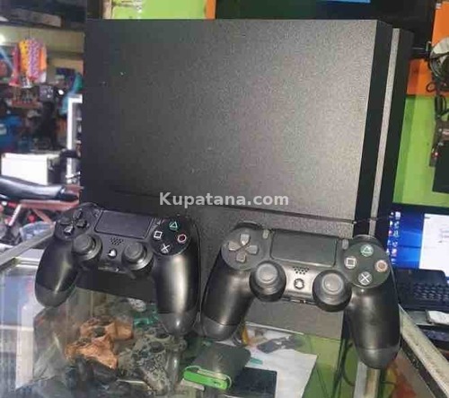 Ps 4 Fat For Sale 6 Games Installed  2 Pad