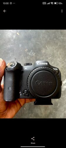 Canon EOS R7
