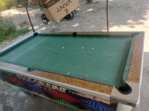 Pool table 