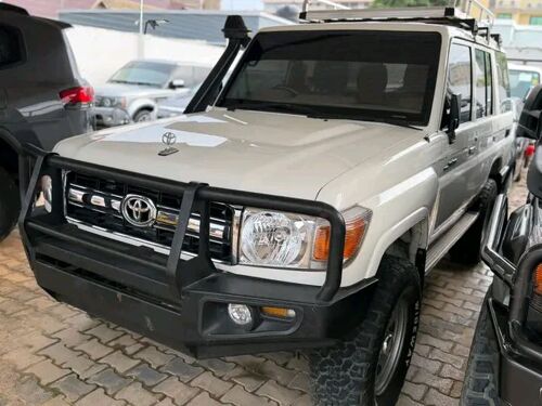 TOYOYA HILUX NAUZA NEW 