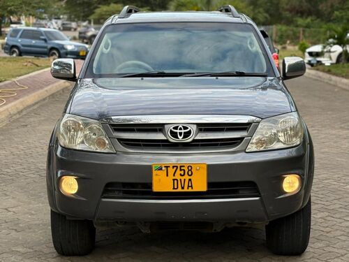 Toyota fortuner  namba  dv