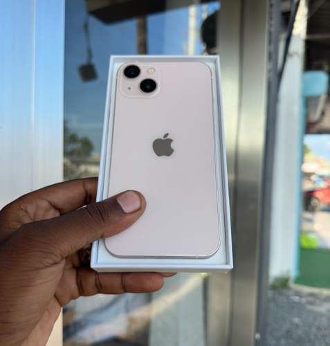 iPhone 13 plain