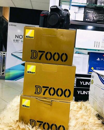 Nikon D7000 body,