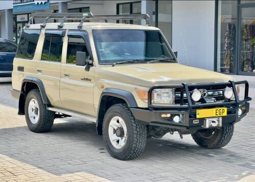 Inauzwa Toyota Landcruiser LX