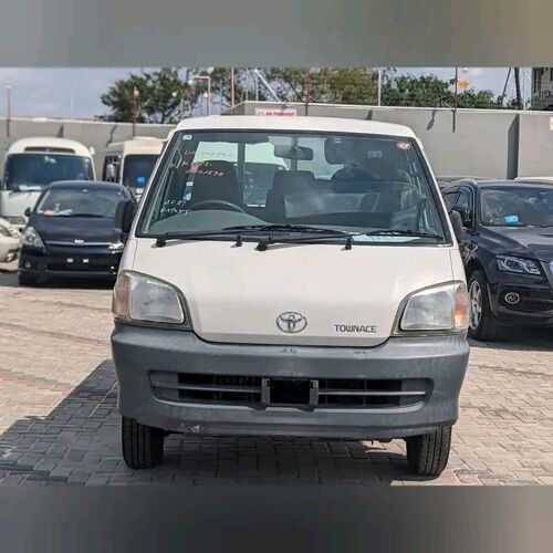 Town hiace nauza new safi