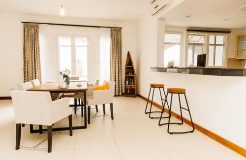4 Bedrooms Top Range Apartment For Rent in Oystrbay